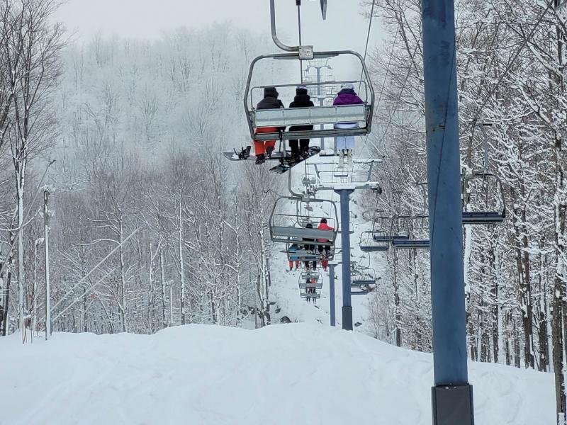 Une chute de neige qui est la bienvenue en ce dimanche de décembre Une chute de neige qui est la bienvenue en ce dimanche de décembre