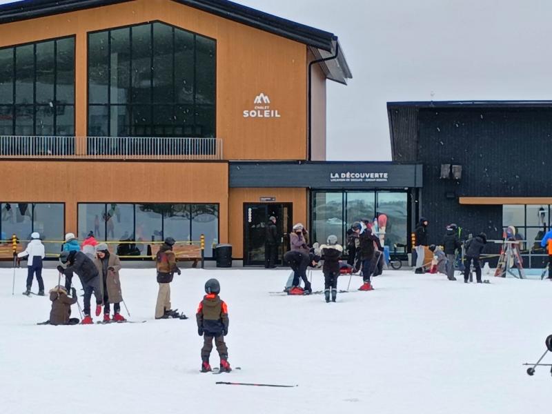 Bromont, Montagne d'expérience - Quelques endroits durcis ou glacés Bromont, Montagne d'expérience - Quelques endroits durcis ou glacés