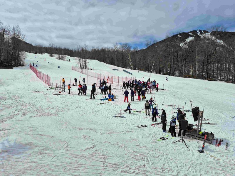 Mont Orford - Le plaisir de skier entre amis (es)