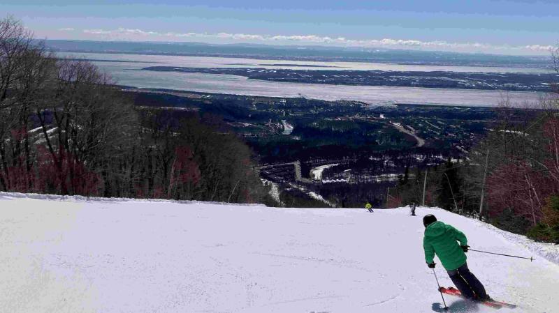 Mont Sainte-Anne - Pistes merveilleusement travaillés et Soleil présent Mont Sainte-Anne - Pistes merveilleusement travaillés et Soleil présent