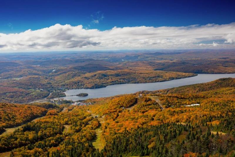 Mont Tremblant - L'automne ces des paysages à couper le souffle. Mont Tremblant - L'automne ces des paysages à couper le souffle.