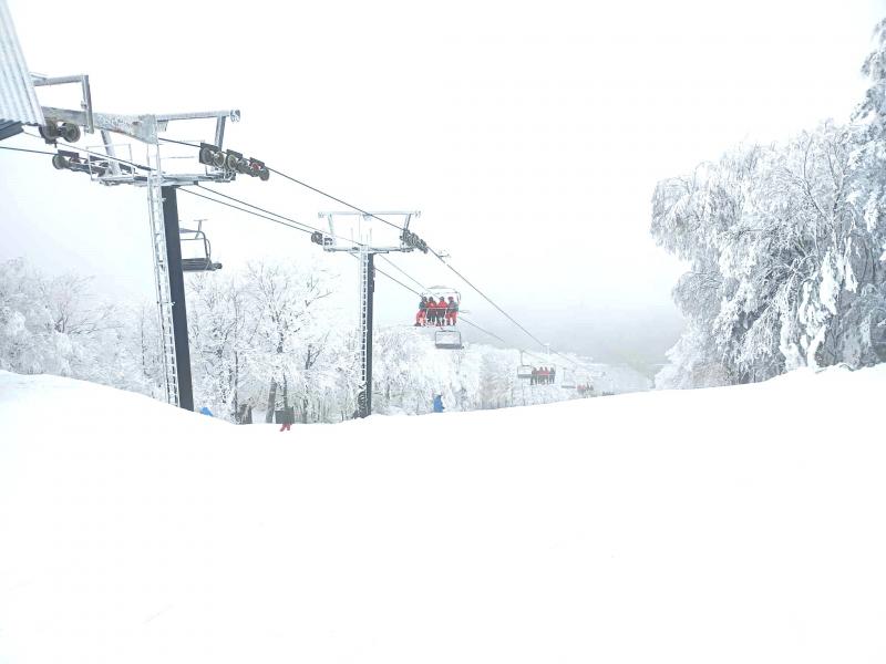 Mont Sutton - Une neige granuleuse fine sur des baes durcies Mont Sutton - Une neige granuleuse fine sur des baes durcies